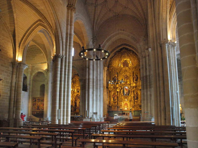 VISTA DE LA CABECERA DESDE LA NAVE CENTRAL