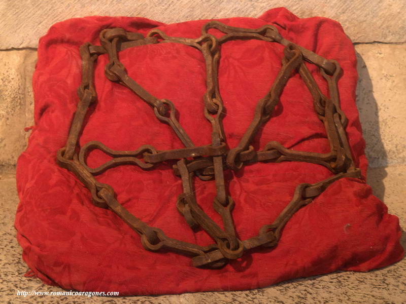 CADENAS DE LA TIENDA DE MIRAMAMOLIN QUE TRAJO SANCHO EL FUERTE DE LAS NAVAS DE TOLOSA