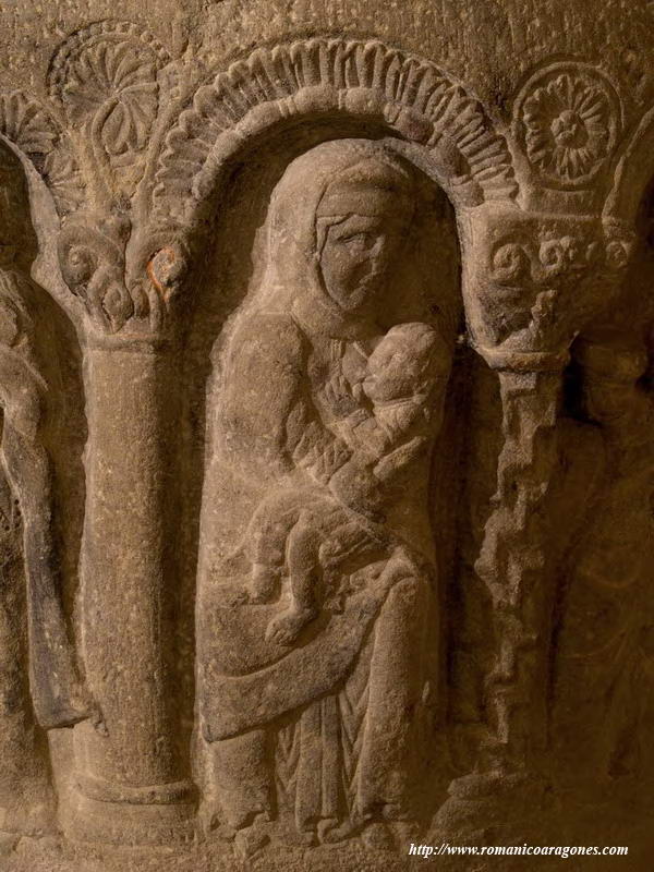 VIRGEN LACTANDO