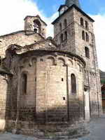 ABSIDE CENTRAL, PRESBITERIO, ESPADA�A SOBRE EL HASTIAL Y TORRE CAMPANARIO AL FONDO