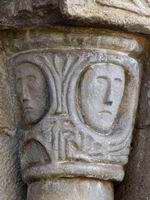 CAPITELES DE LA PORTADA