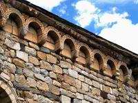 FRISO DE ARQUILLOS CIEGOS Y CORNISA DECORADOS