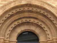 DETALLE DE LA DECORACI�N LEMOSINA DE ARQUIVOLTAS