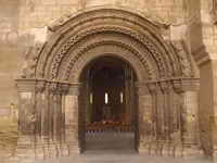 PORTADA DE PONIENTE DE ACCESO A LA NAVE CENTRAL
