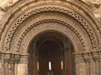 DETALLE DE ARQUIVOLTAS  DE LA PORTADA CENTRAL DE PONIENTE