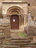 PORTADA Y ACCESO AL TEMPLO