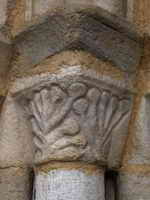 CAPITEL LADO OESTE DE LA PORTADA