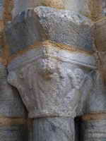 CAPITEL LADO ESTE DE LA PORTADA