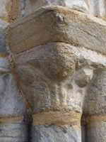 CAPITEL LADO ESTE DE LA PORTADA