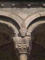DETALLE DE UNO DE LOS CAPITELES