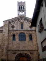 FACHADA DE PONIENTE. DECORACI�N LOMBARDA Y CAMPANARIO