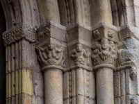 PORTADA OCCIDENTAL CENTRAL: CAPITELES DEL LADO SUR