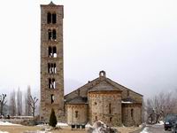 VISTA ESTE DEL TEMPLO CON SU ESBELTA TORRE LOMBARDA