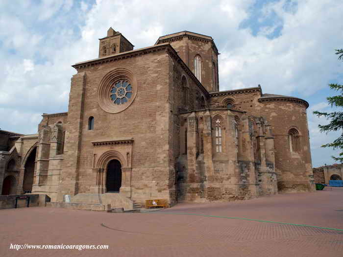 VISTA SURESTE DEL TEMPLO CON LA PUERTA DE LA ANUNCIATA RESTAURADA