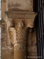 CAPITEL CON MOTIVOS VEGETALES