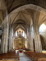 INTERIOR DEL TEMPLO. REFLEJO DEL ARCO DE LA PORTADA