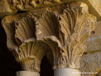CAPITEL DOBLE DE DECORACI�N VEGETAL
