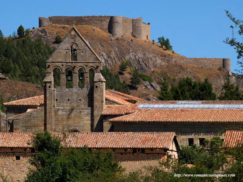 AGUILAR: ESPADAÑA Y CASTILLO DESDE EL OESTE