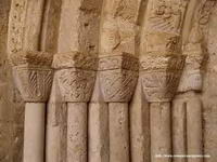CAPITELES DEL LADO OESTE