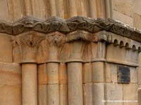 CAPITELES DEL LADO OESTE