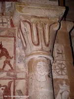 CAPITEL Y SEMICOLUMNA DECORADOS DEL LADO SUR DEL ARCO TRIUNFAL