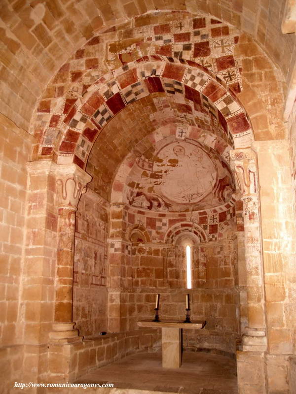 CABECERA DEL TEMPLO AL INTERIOR