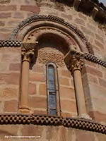 VENTANAL CENTRAL ABSIDAL