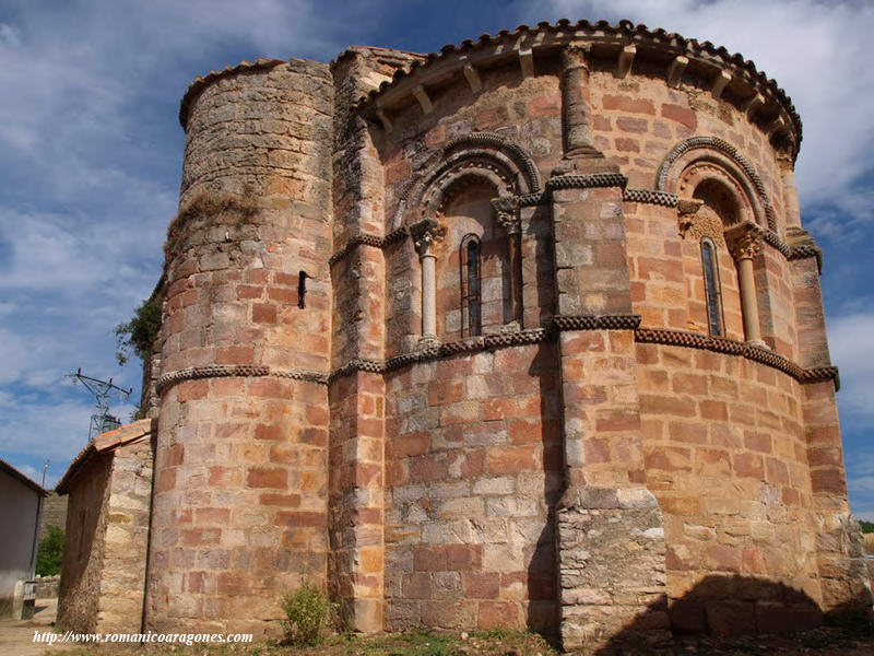 VISTA FRONTAL DE LA CABECERA Y TORRE ADOSADA