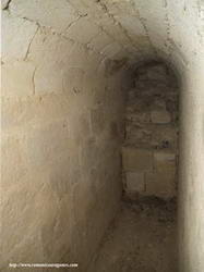 INTERIOR DEL TUNEL HACIA LA TORRE DEL LADO SUR -TRUNCADO-
