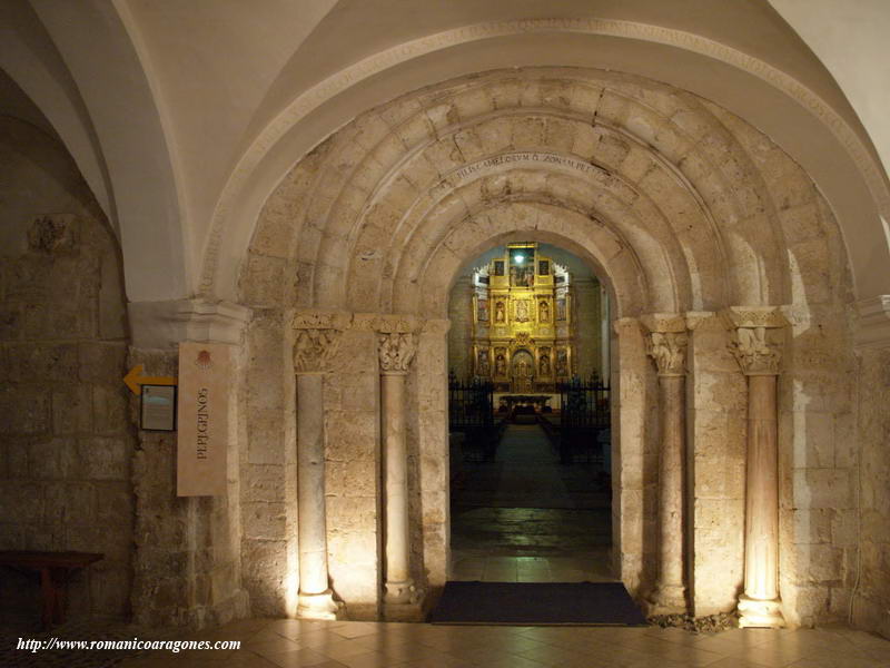 PORTADA DE ACCESO AL TEMPLO