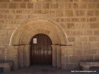 PORTADA EN EL MURO SUR