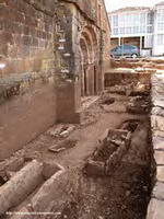 NECR�POLIS ANTE LA DACHADA NORTE DEL TEMPLO
