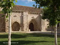 MURO SUR DEL TEMPLO CON LA PORTADA
