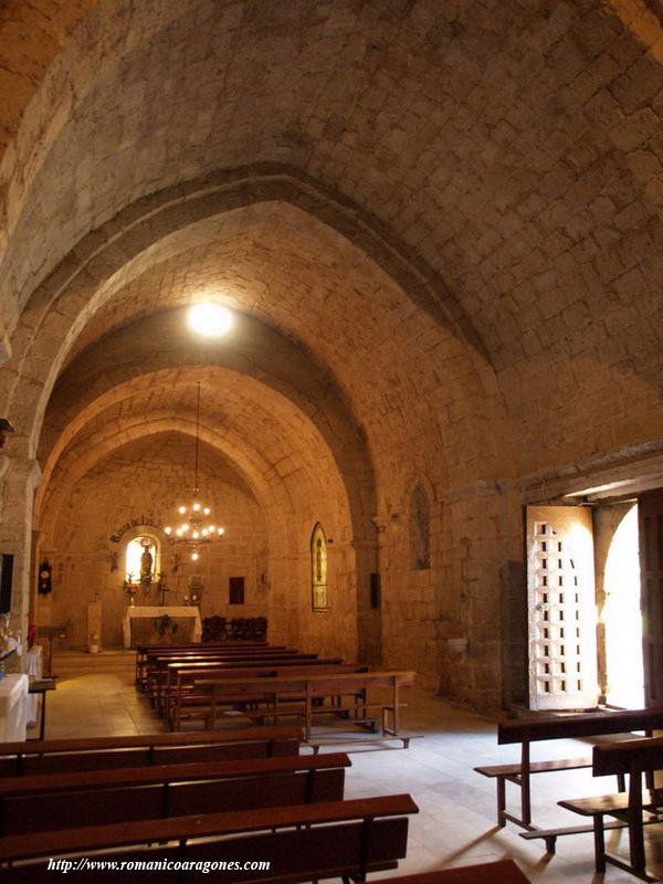 INTERIOR DEL TEMPLO HACIA LA CABECERA