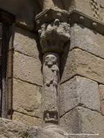 COLUIMNA-ESTATUA EN VENTANAL SUR