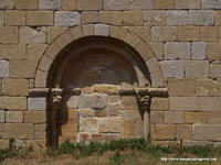 PORTADA CEGADA EN MURO SUR