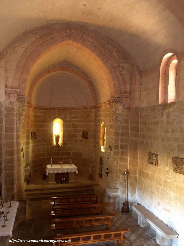 INTERIOR DEL TEMPLO HACIA LA CABECERA