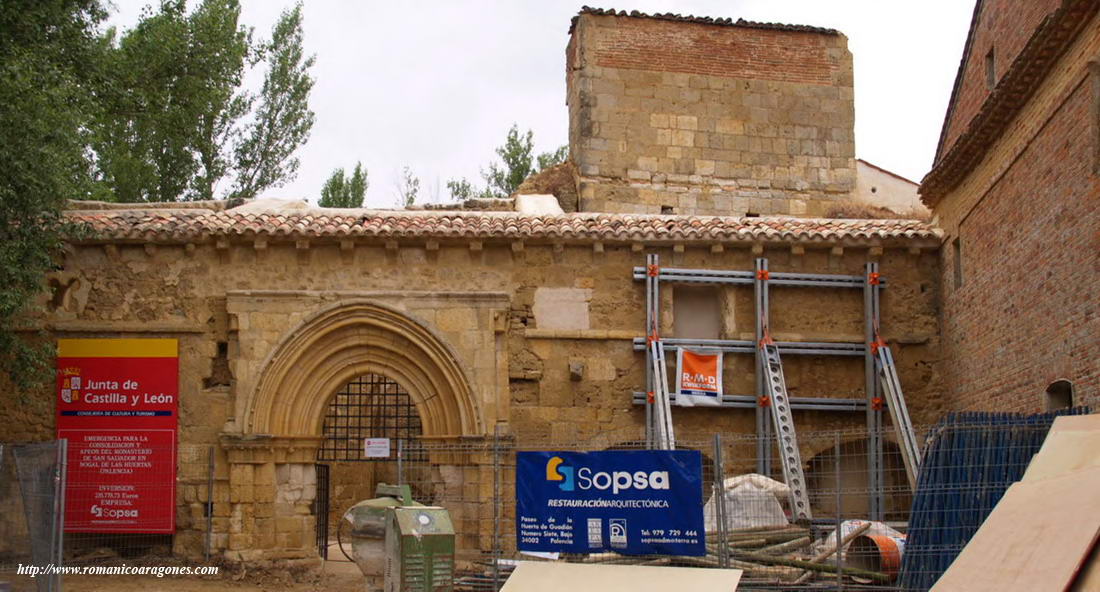 ACCESO AL MONASTERIO DESDE EL MURO SUR