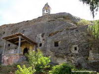 VISTA GENERAL DE LA ROCA DONDE SE EXCAV� EL TEMPLO