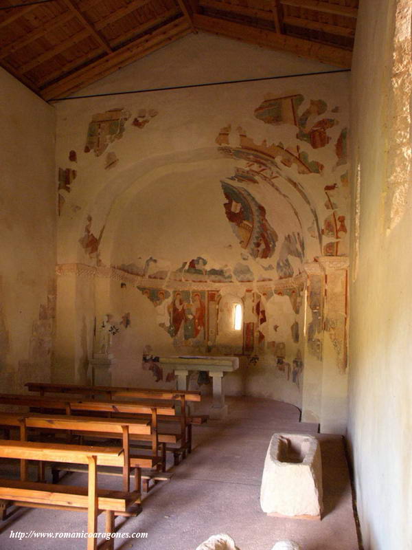 INTERIOR DEL TEMPLO HACIA LA CABECERA