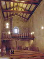 INTERIOR HACIA LOS PIES DEL TEMPLO