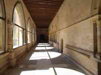 cruj&iacute;a g&oacute;tica al lado oriental del claustro, con la sala capitular