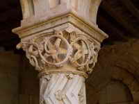 Capitel del &aacute;ngulo noroeste del claustro