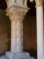 Columna del &aacute;ngulo suroeste del claustro