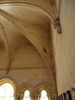 Detalle de gall&oacute;n perforado