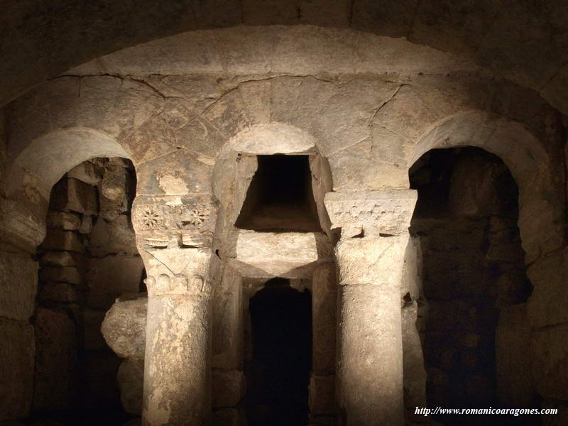 CABECERA DEL TEMPLO VISIGODO. TRES ARQUILLOS DE HERRADURA