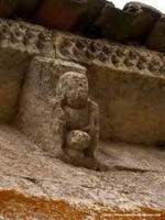 CANECILLO ITIF�LICO EN LADO NORTE DE LA CABECERA