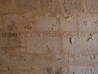 INSCRIPCI�N EN MURO SORTE DE NAVE SUR