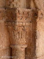 CAPITEL DEL LADO DERECHO