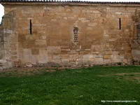 CABECERA DEL TEMPLO. FRONTAL DE LA NAVE CENTRAL  FLANQUEADO DE MUROS G�TICOS CON ASPILLERA